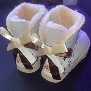 Designer Uggs New Never Worn (8)